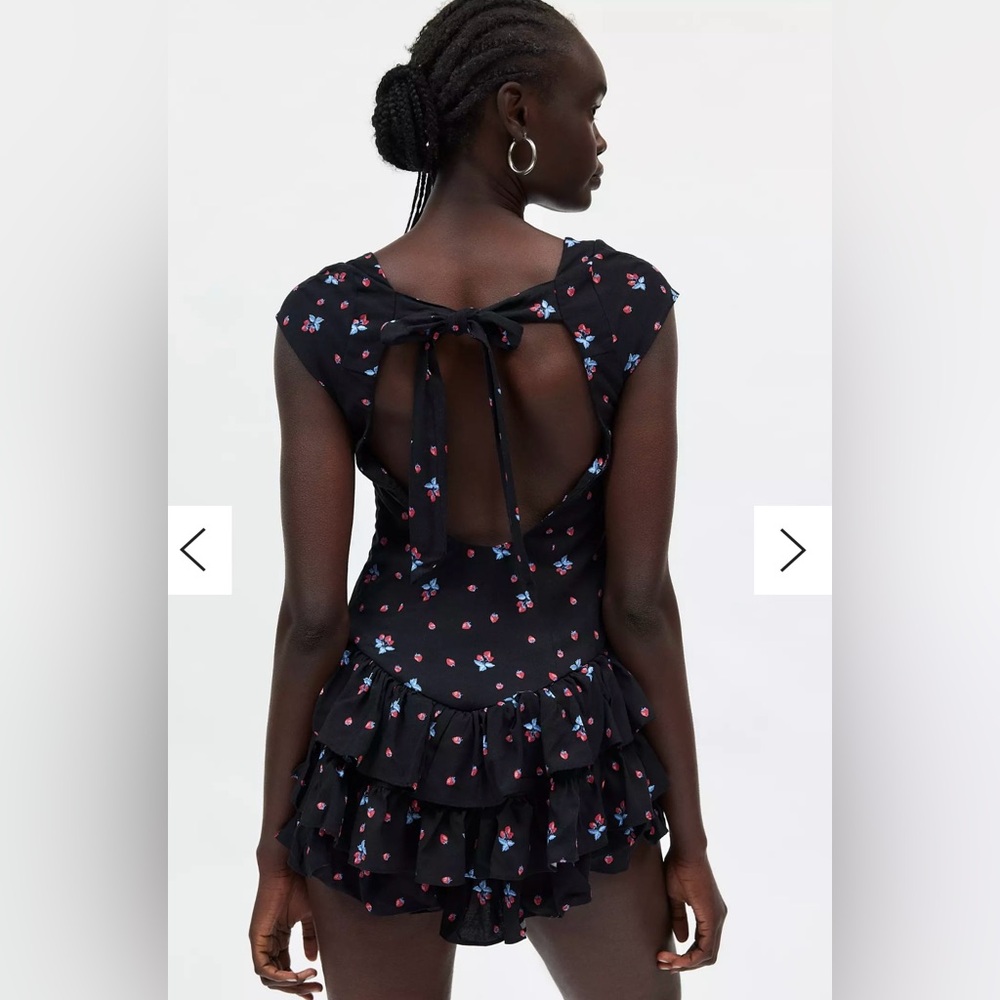 Kimchi Blue Waverly Mini Romper black strawberry 🍓 flirty dress Size Small NNT